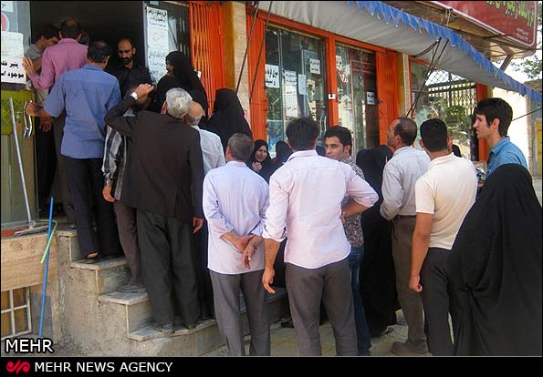 توزیع روازنه 80 تن مرغ گرم در استان مرکزی/صف های طویل حذف شد