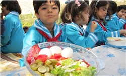 پذیرایی از کودکان کرمانشاهی با تخم‌مرغ
