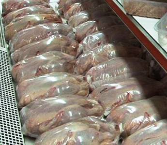 145 تن مرغ منجمد در بازار دزفول توزیع شد